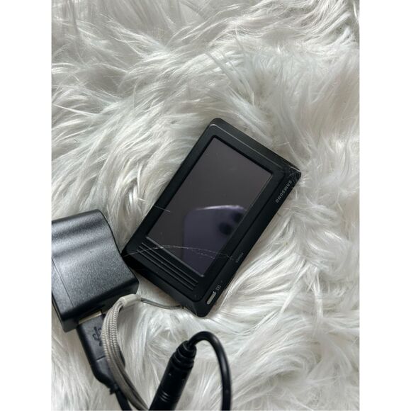 Samsung 12 mp camera black with 2gb sd card and charger - Picture 2 of 4